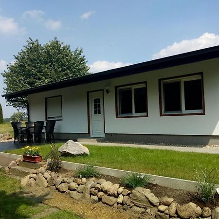 Behaglicher Bungalow Fuer Mensch Und Hund Barkhagen Exterior foto