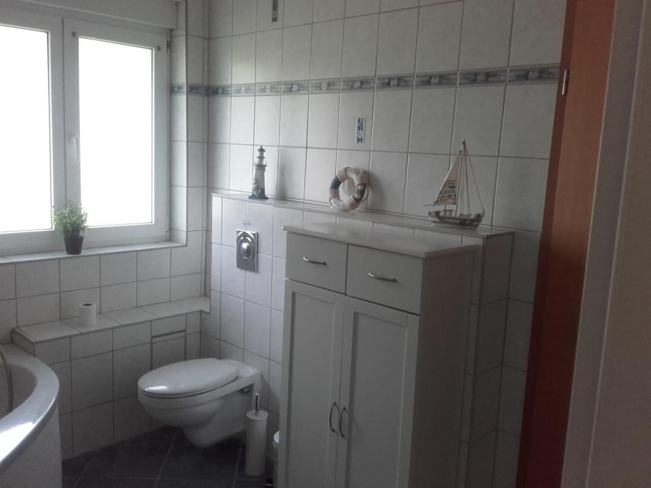 Behaglicher Bungalow Fuer Mensch Und Hund Barkhagen Exterior foto