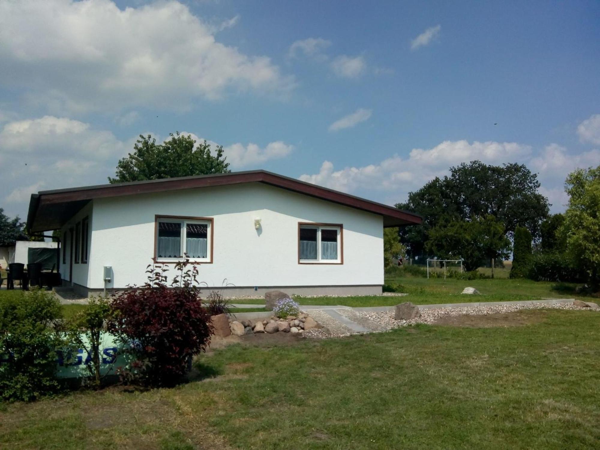 Behaglicher Bungalow Fuer Mensch Und Hund Barkhagen Exterior foto