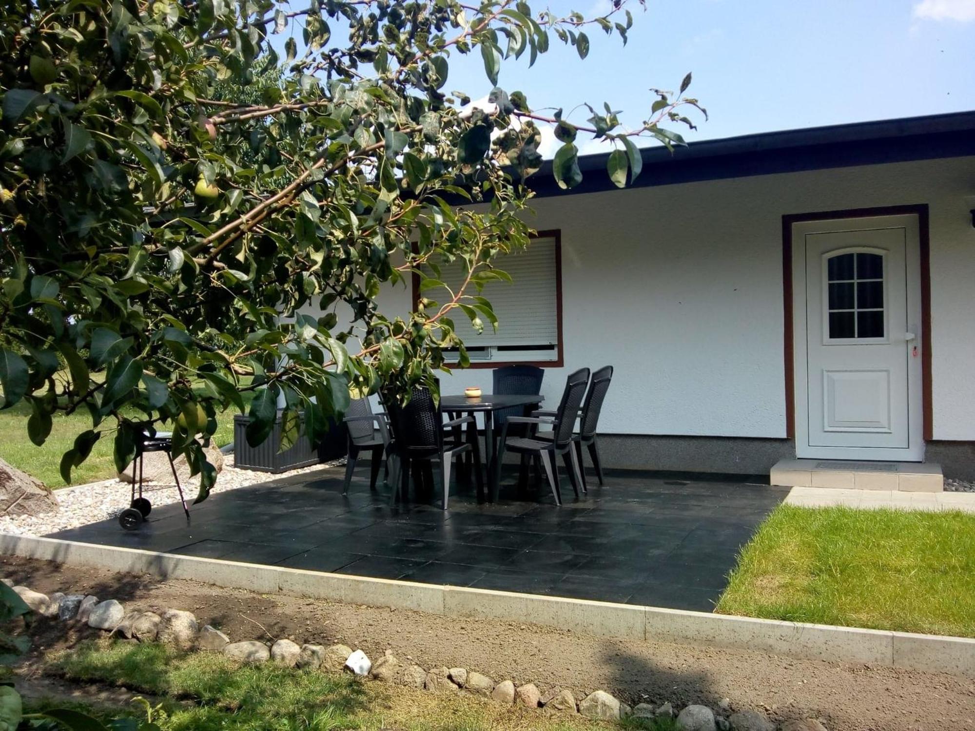 Behaglicher Bungalow Fuer Mensch Und Hund Barkhagen Exterior foto